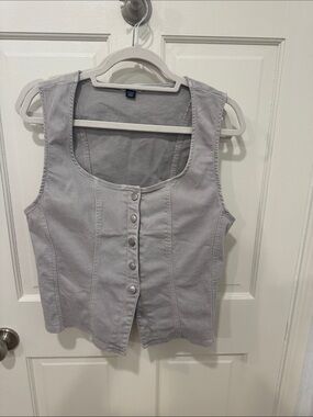 Sleeveless Button-Front Denim Tank Top in Light Gray
